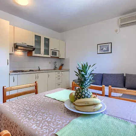 Apartamento Nino-2 By Interhome Poreč